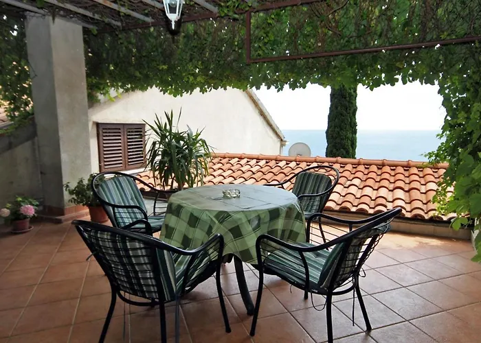 شقة With Parking Space - 4673 *